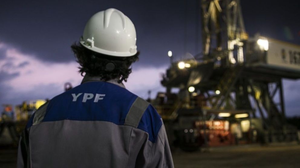 Buscan blindar las acciones de Neuquén en YPF y prohibir la venta de empresas provinciales