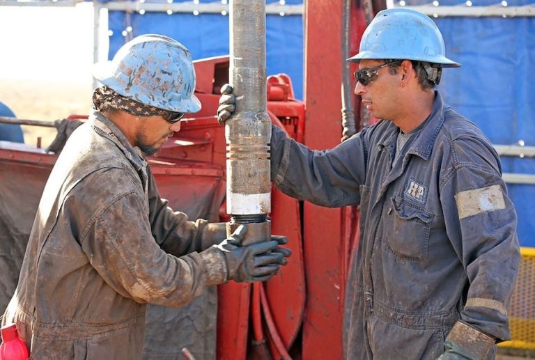 Los petroleros acordaron una nueva suba salarial con las cámaras empresarias thumbnail