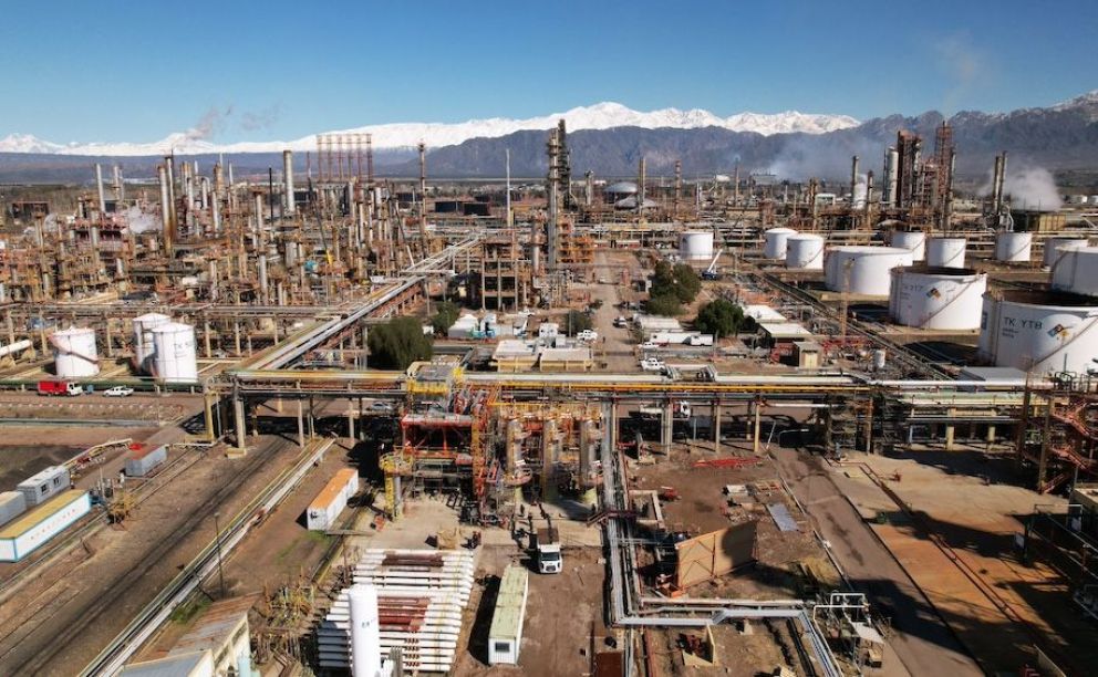 Con el petróleo de Vaca Muerta la refinería de Luján de Cuyo alcanzó un nuevo récord de procesamiento
