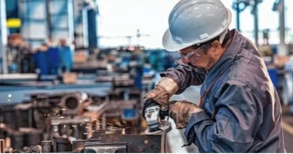 Las empresas de servicios requieren mayor oferta de equipos y una "nueva discusión convencional"