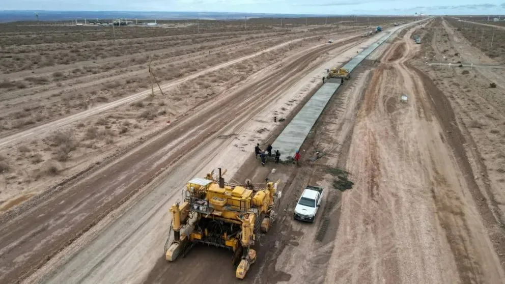 El acuerdo contempla alrededor de 160 kilómetros de pavimentación y repavimentación.