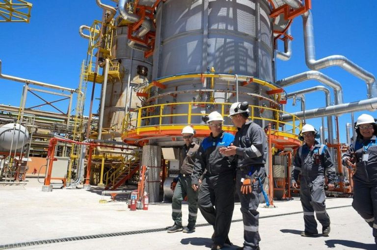 YPF inauguró en Plaza Huincul la primera sala integrada con <b>inteligencia artificial</b> avanzada thumbnail