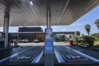 YPF llega a 100 estaciones con autodespacho y acelera su Plan 4x4