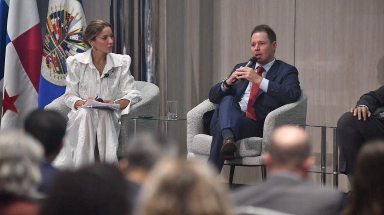 Argentina busca posicionarse como hub global de energía e <b>inteligencia artificial</b> thumbnail